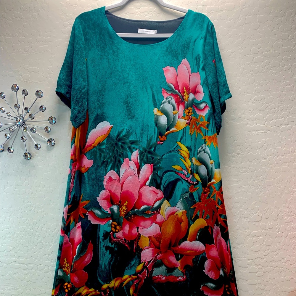 Women dress, chinfon 3D flowers very comfortable, nice, brand new.